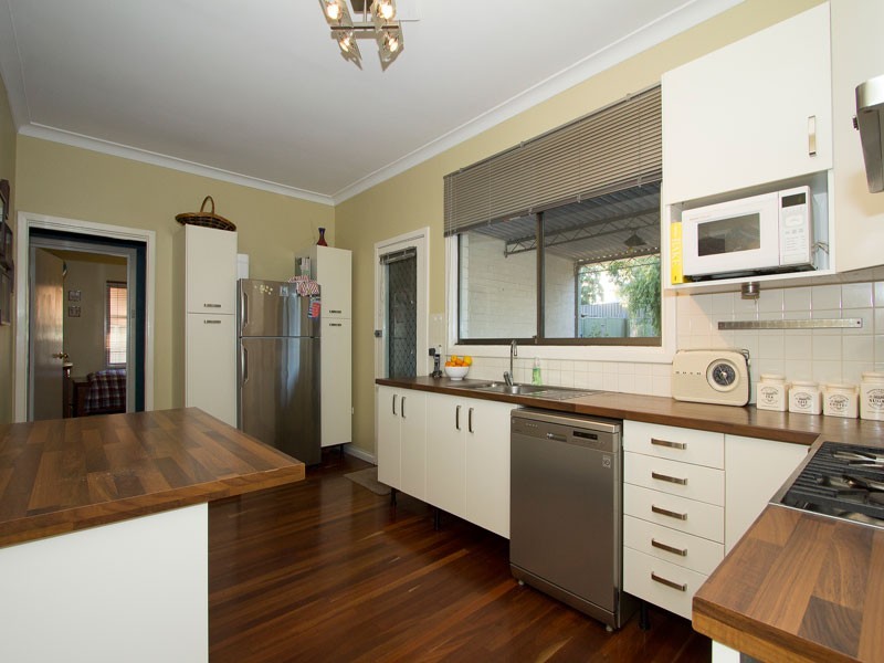 9 Gwelup Street, Karrinyup WA 6018