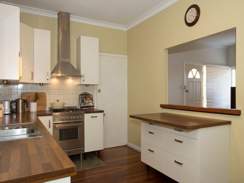 9 Gwelup Street, Karrinyup WA 6018