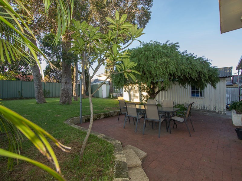 9 Gwelup Street, Karrinyup WA 6018