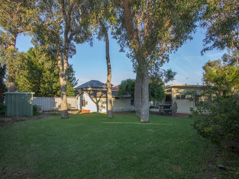 9 Gwelup Street, Karrinyup WA 6018