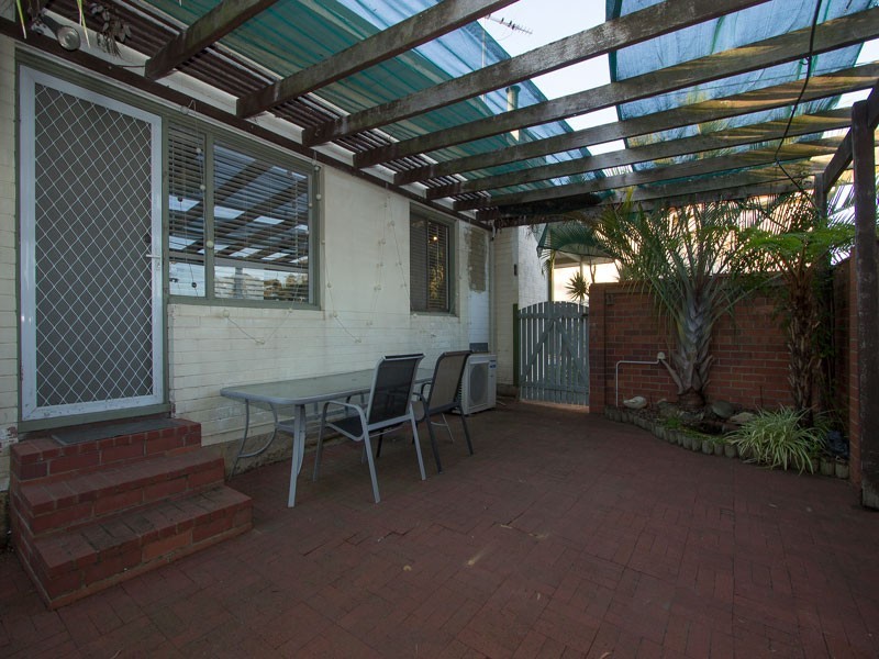 9 Gwelup Street, Karrinyup WA 6018