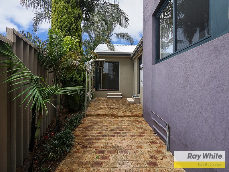 2 GWELUP STREET, Karrinyup WA 6018