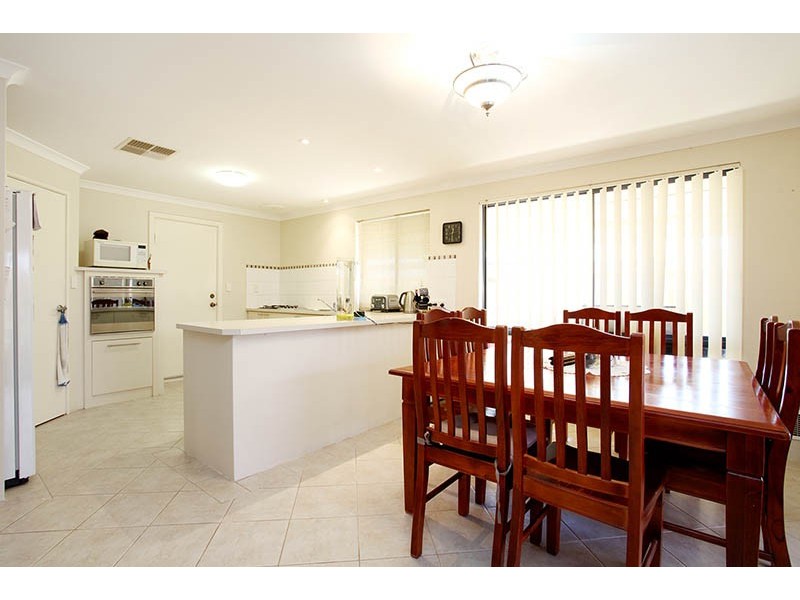 8 Sisley Approach, Tapping WA 6065