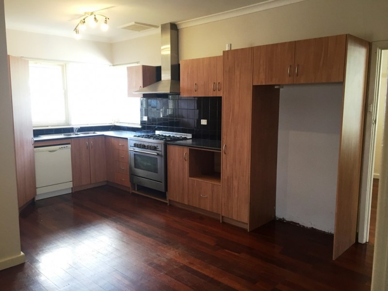 14 PEACOCK STREET, Cloverdale WA 6105