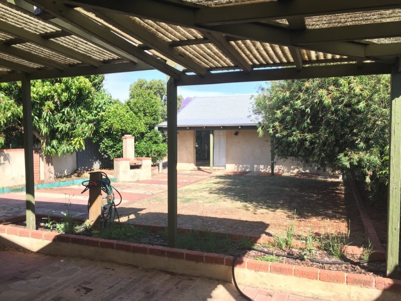 14 PEACOCK STREET, Cloverdale WA 6105