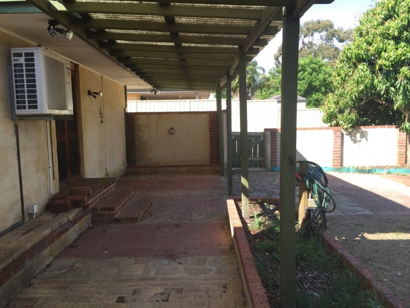 14 PEACOCK STREET, Cloverdale WA 6105