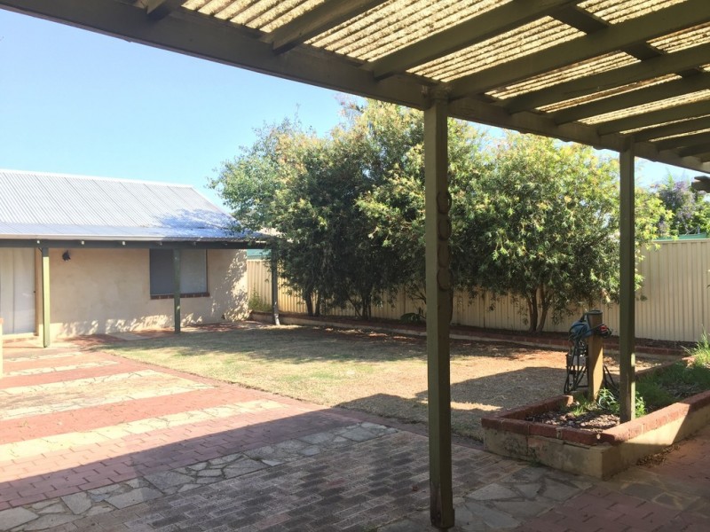 14 PEACOCK STREET, Cloverdale WA 6105