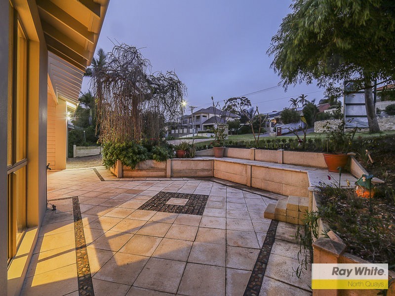 9 Cricklewood Way, Carine WA 6020