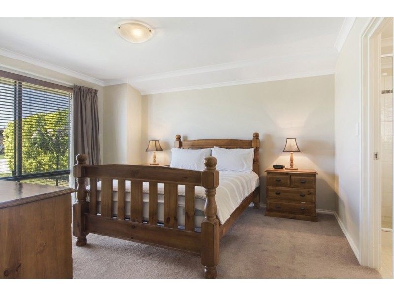 53 SACRAMENTO PARADE, Hocking WA 6065