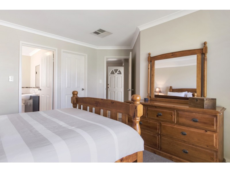 53 SACRAMENTO PARADE, Hocking WA 6065