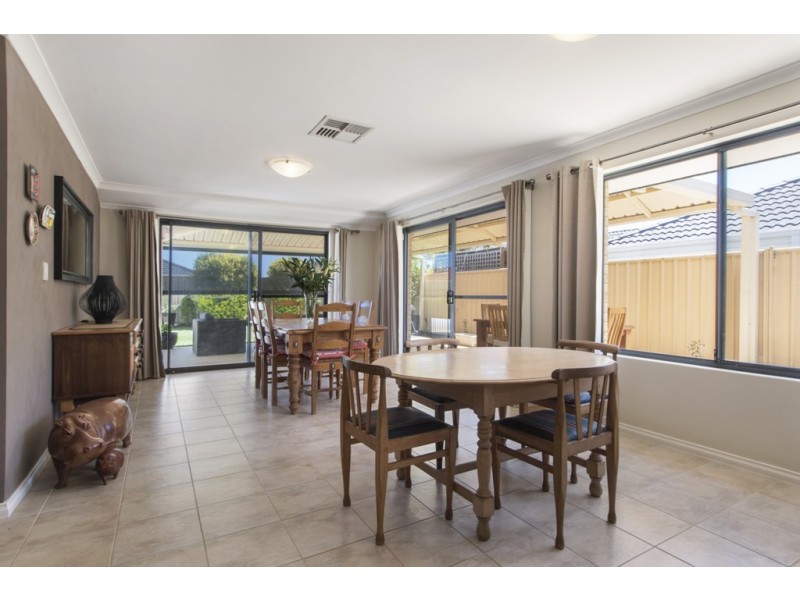 53 SACRAMENTO PARADE, Hocking WA 6065