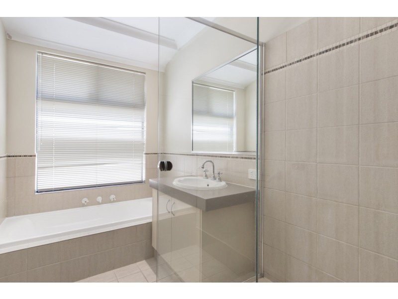 53 SACRAMENTO PARADE, Hocking WA 6065