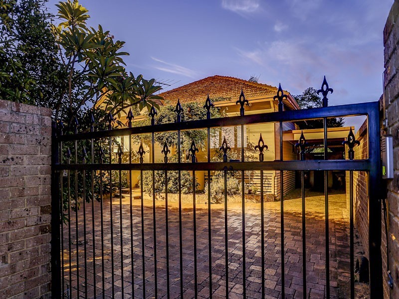 217 Huntriss Road, Doubleview WA 6018