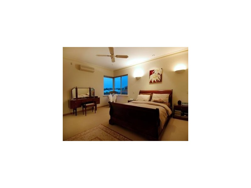 28 CLAREVILLE CRESCENT, Kallaroo WA 6025