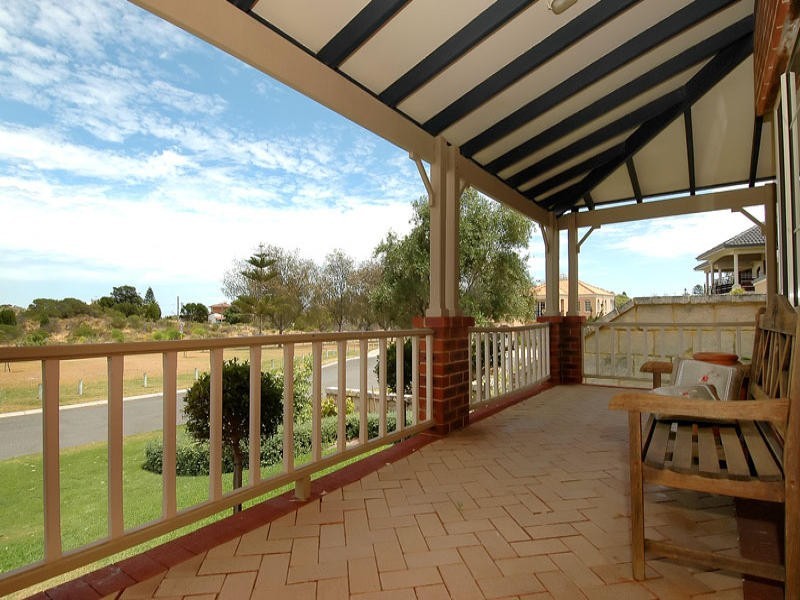 28 CLAREVILLE CRESCENT, Kallaroo WA 6025