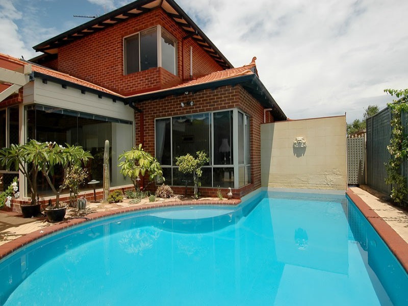 28 CLAREVILLE CRESCENT, Kallaroo WA 6025