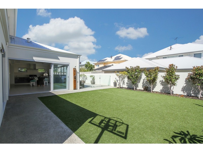 24 Tenerife Boulevard, Hillarys WA 6025