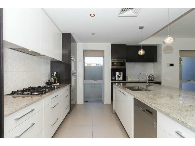 24 Tenerife Boulevard, Hillarys WA 6025