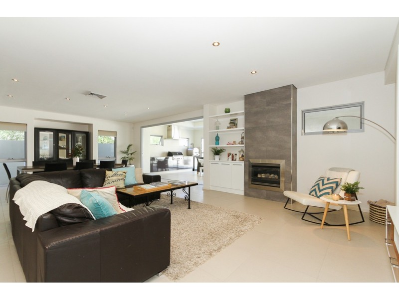 24 Tenerife Boulevard, Hillarys WA 6025