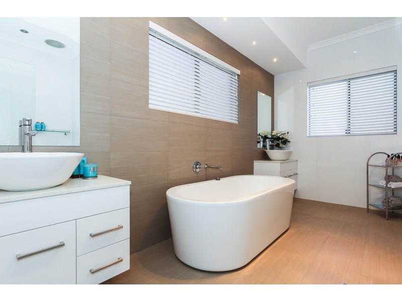 24 Tenerife Boulevard, Hillarys WA 6025