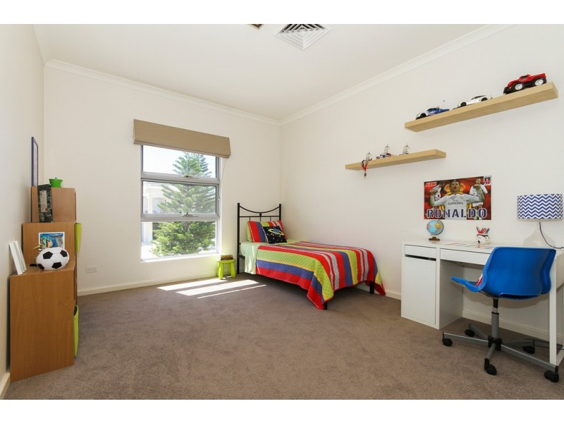 24 Tenerife Boulevard, Hillarys WA 6025