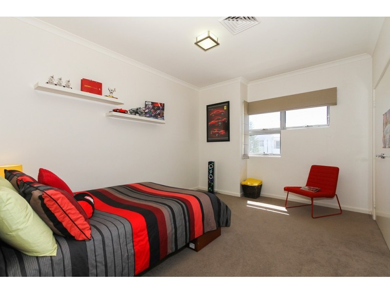 24 Tenerife Boulevard, Hillarys WA 6025