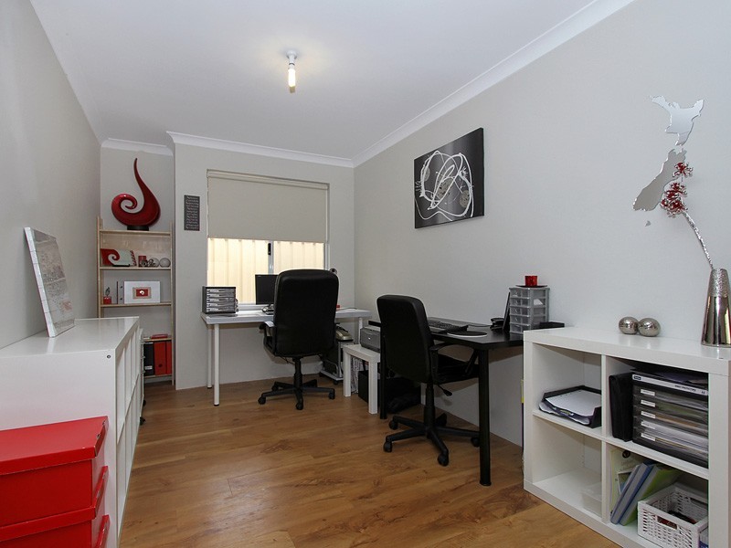 14 Maresfield Gardens, Girrawheen WA 6064