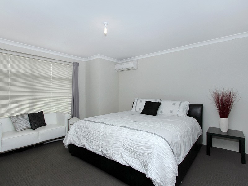 14 Maresfield Gardens, Girrawheen WA 6064