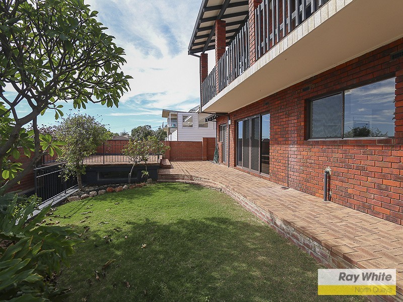 35 KING ALBERT ROAD, Trigg WA 6029