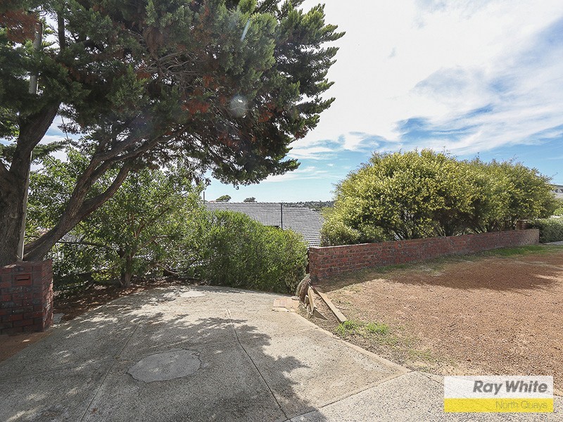 35 KING ALBERT ROAD, Trigg WA 6029