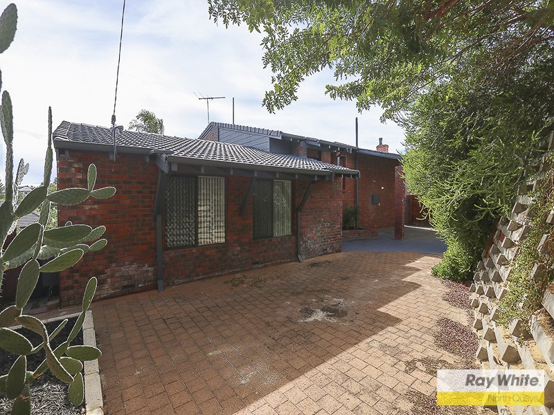 35 KING ALBERT ROAD, Trigg WA 6029