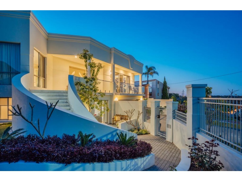 14 Luccombe Way, Karrinyup WA 6018