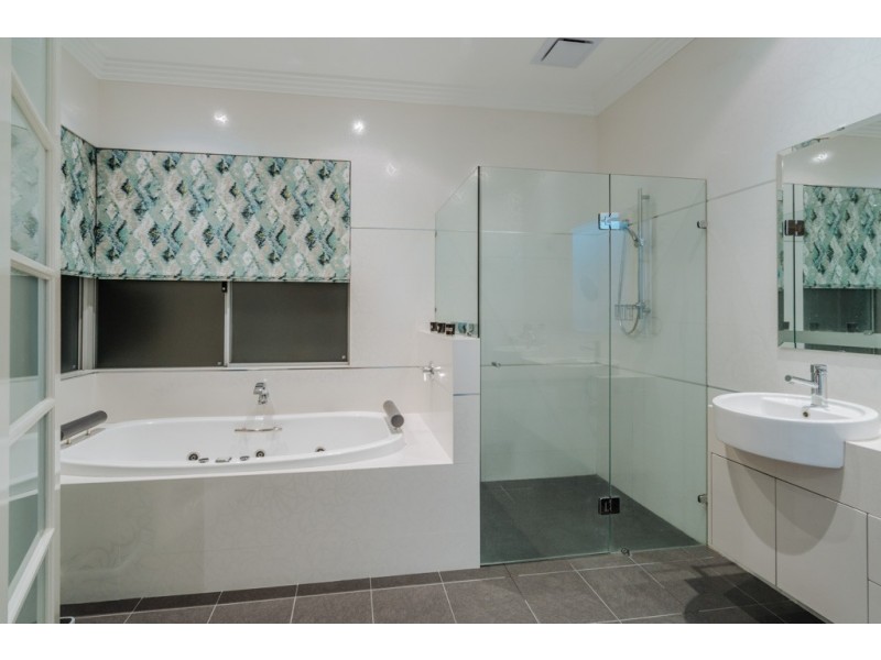 14 Luccombe Way, Karrinyup WA 6018