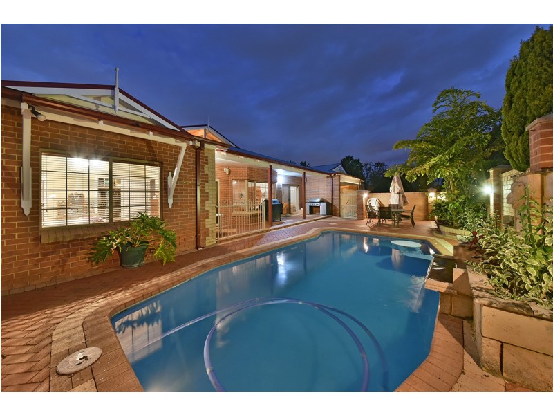 12 WELLARD GROVE, Woodvale WA 6026