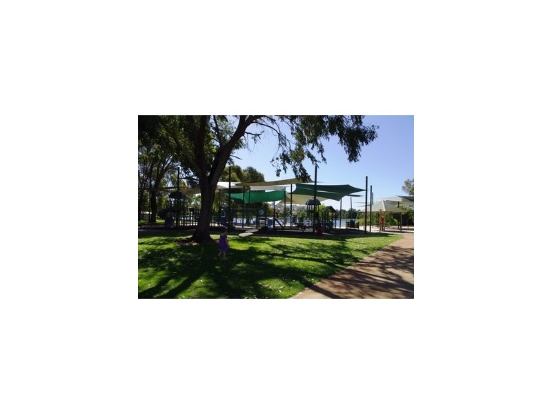 24 Hakea Road, Woodlands WA 6018