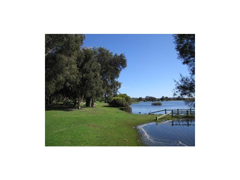 24 Hakea Road, Woodlands WA 6018