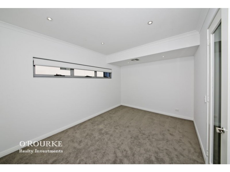 126 b Miles Street, Karrinyup WA 6018