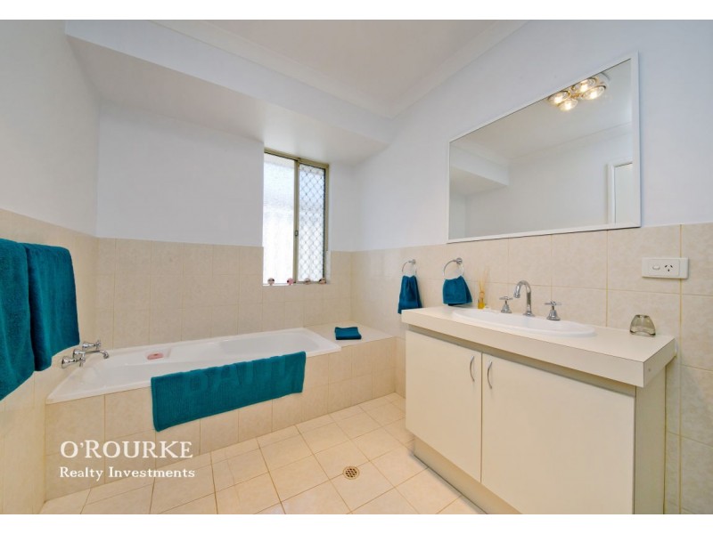 18B Bradbury Place, Alexander Heights WA 6064