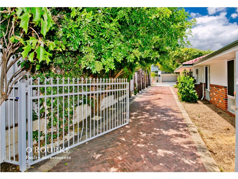 143 b Grand Promenade, Doubleview WA 6018