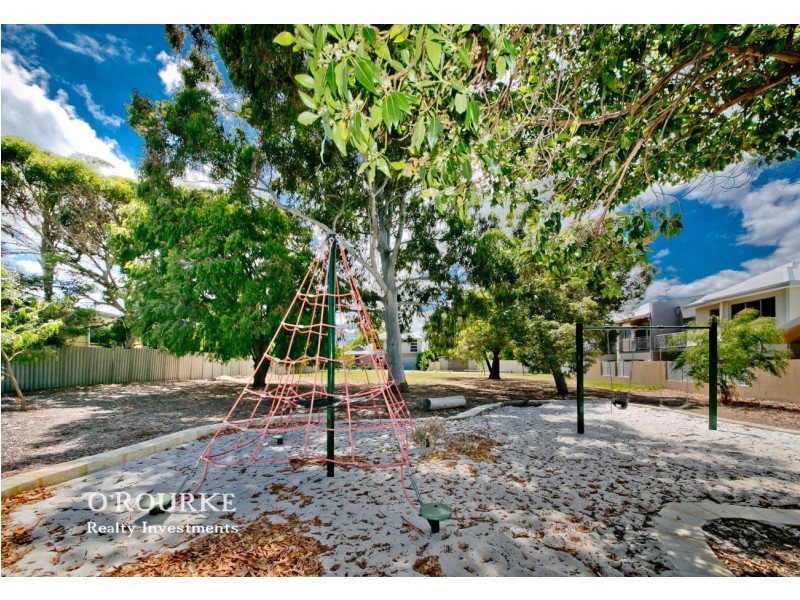 143 b Grand Promenade, Doubleview WA 6018
