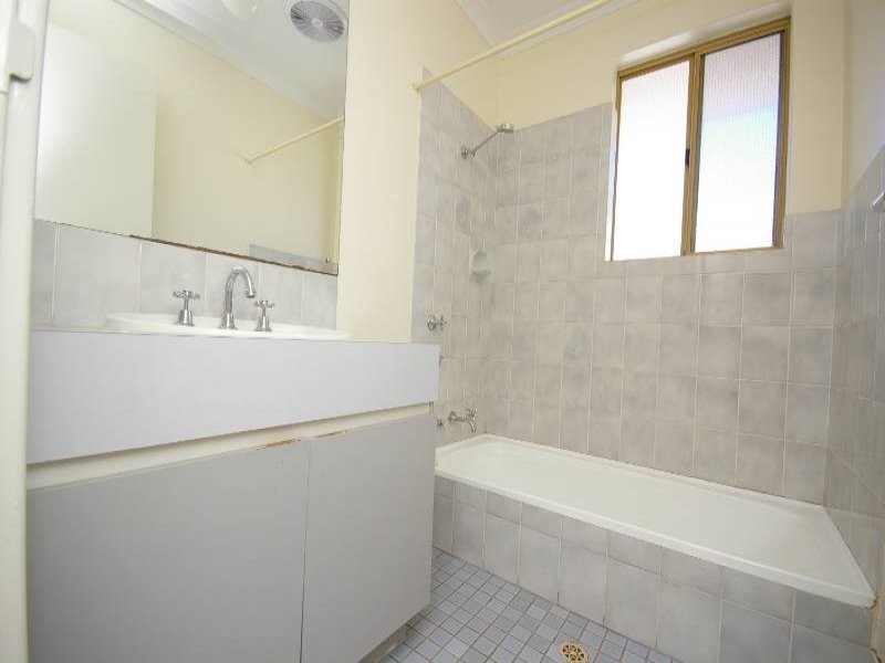 9 Collison Place, Marangaroo WA 6064