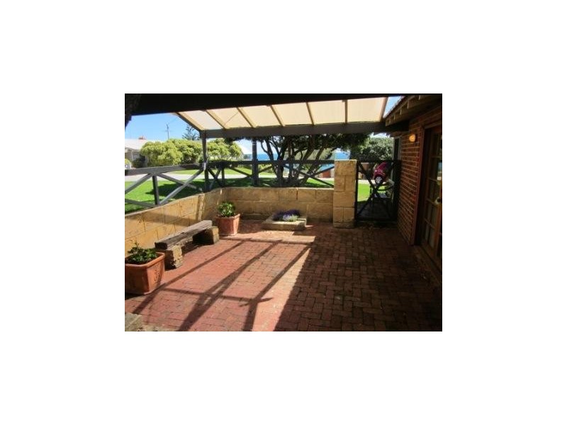 9A Belhus Drive, Trigg WA 6029