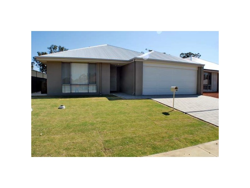 14 Whittaker Way, Waroona WA 6215