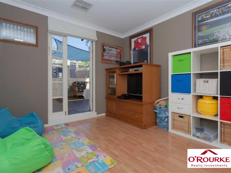 33 Luccombe Way, Karrinyup WA 6018