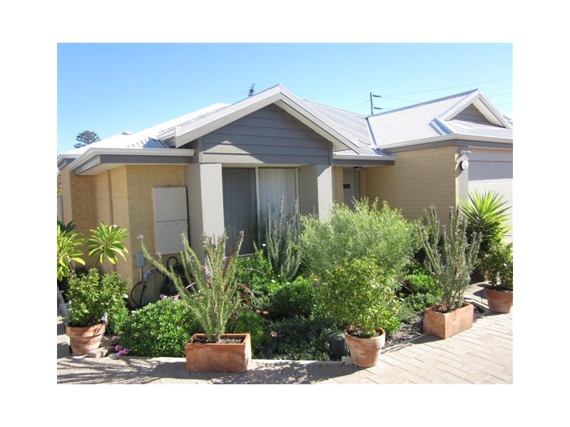 8/7  Hertha Road, Innaloo WA 6018