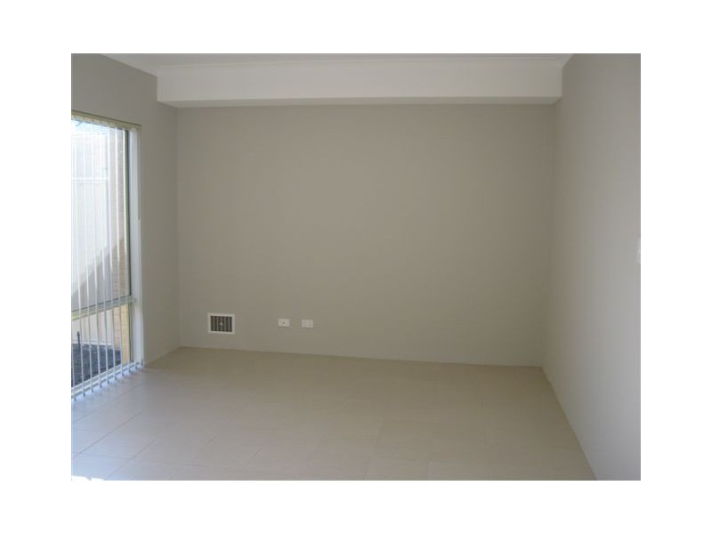 8/7  Hertha Road, Innaloo WA 6018