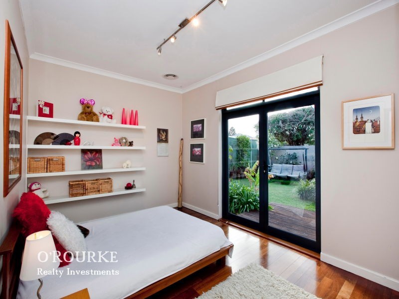 2 Gwelup Street, Karrinyup WA 6018