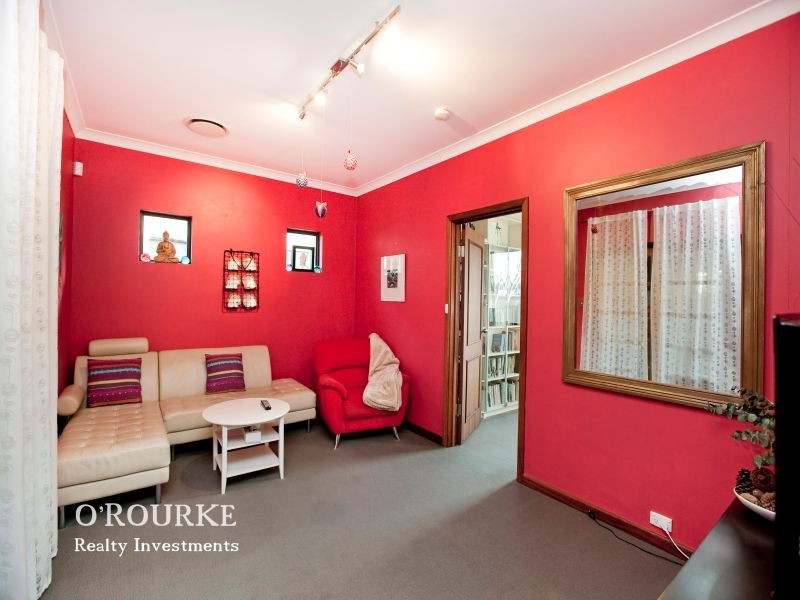 2 Gwelup Street, Karrinyup WA 6018