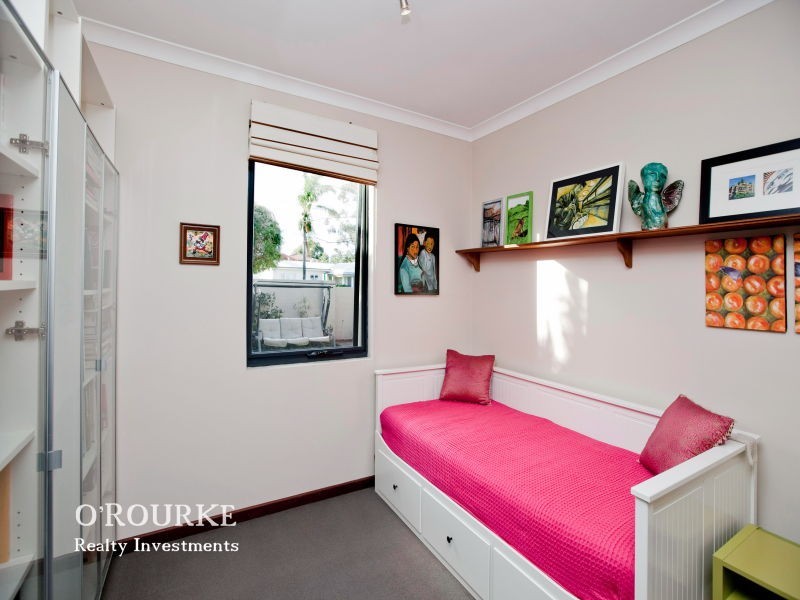 2 Gwelup Street, Karrinyup WA 6018