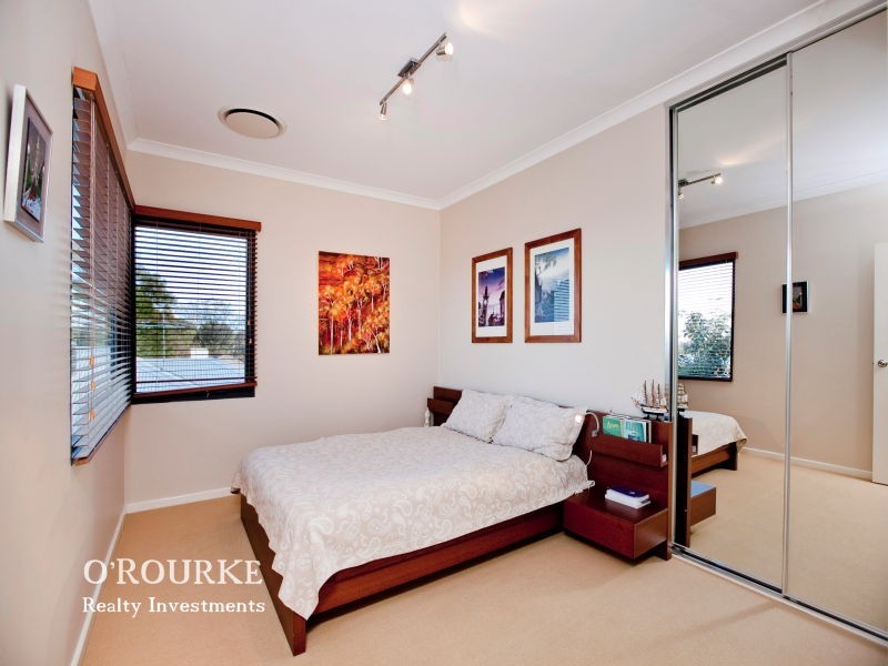 2 Gwelup Street, Karrinyup WA 6018